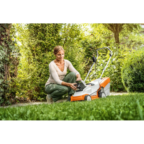 Аккумуляторная газонокосилка STIHL RMA 235